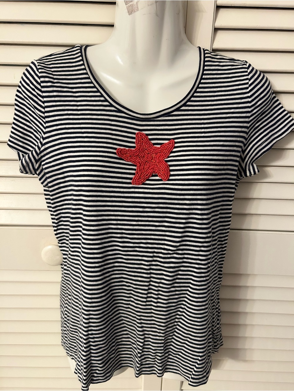 Talbots Black & White Striped Short Sleeve Tee with Red Star Applique🚨